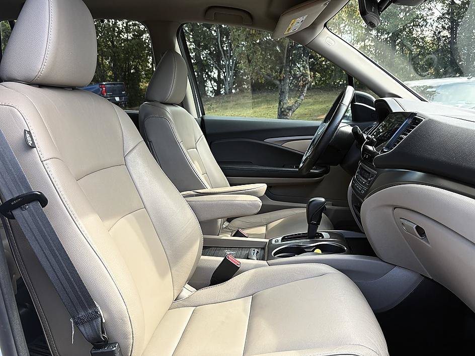 Used 2020 White Honda EX-L image 12