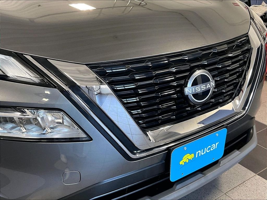 Used 2023 Gray Nissan SV image 31