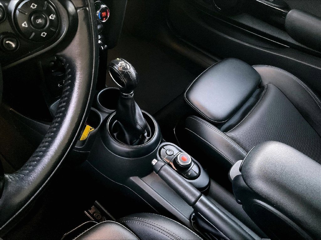 Used 2018 Gray MINI Base image 20