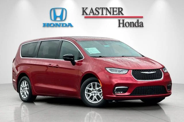2025 Chrysler Pacifica Select's photo