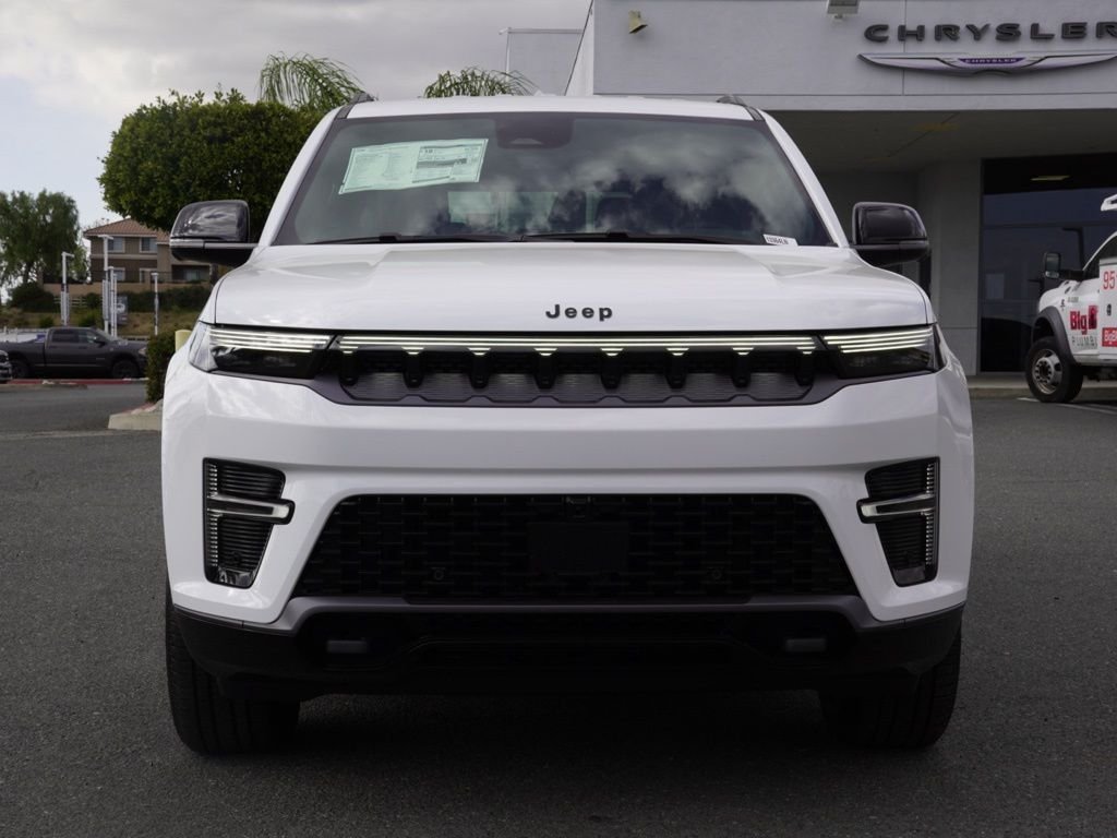 New 2026 Bright White Clear-Coat Exterior Paint Jeep Limited image 8