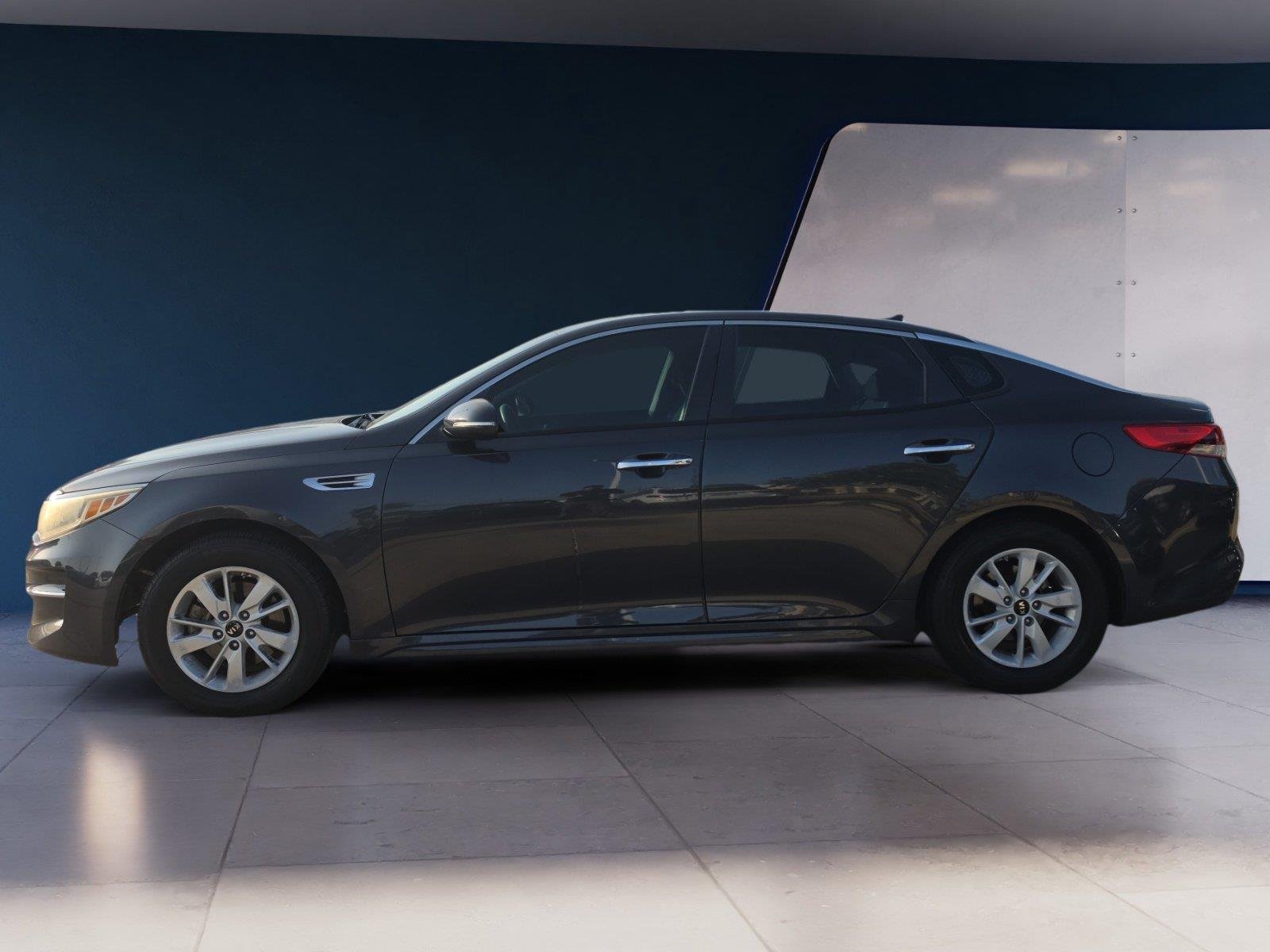 2017 Kia Optima LX - Photo 2