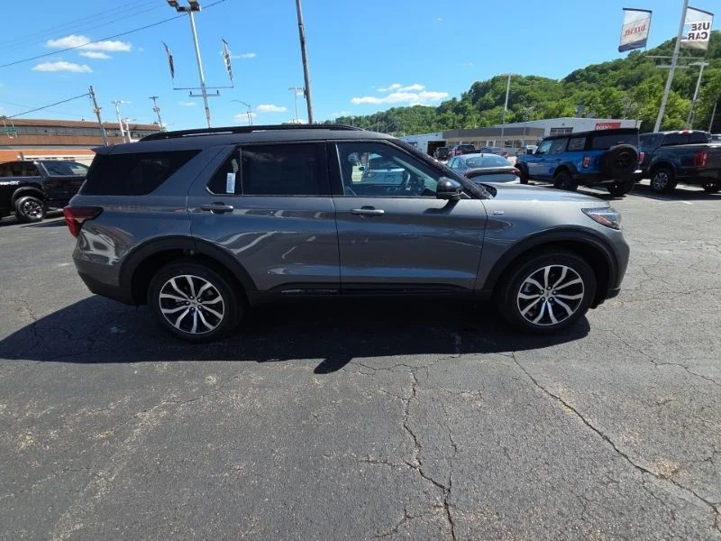 New 2026 Carbonized Gray Metallic Ford ST-Line image 8