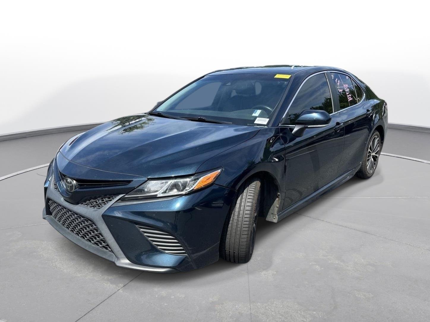 Used 2018 Galactic Aqua Mica TOYOTA SE image 2
