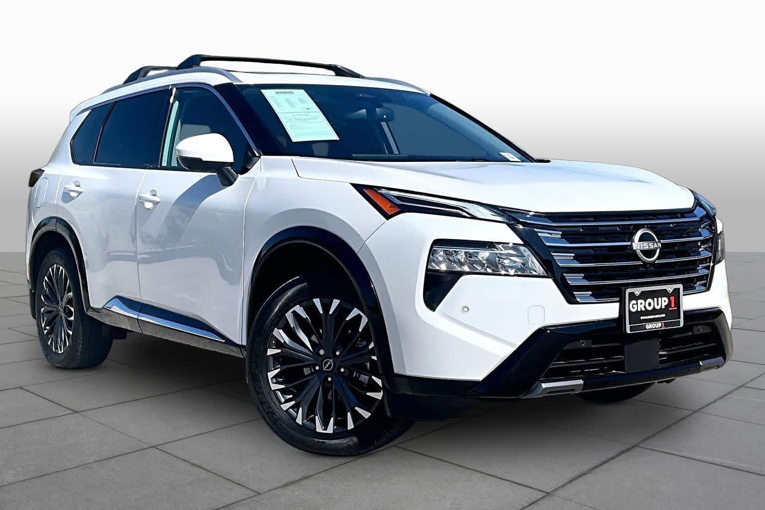 Used 2025 Everest White Pearl Nissan Platinum image 3