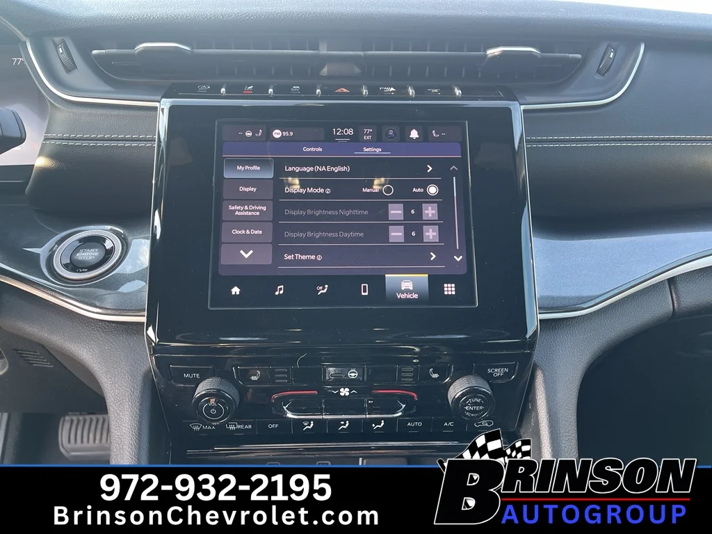 Used 2021 Diamond Black Crystal Pearlcoat Jeep Altitude image 10