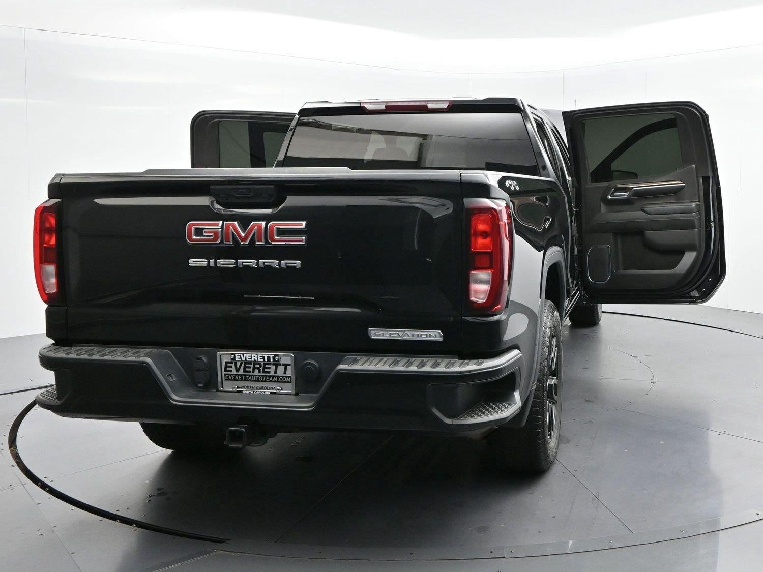 Used 2024 Onyx Black GMC Elevation image 37