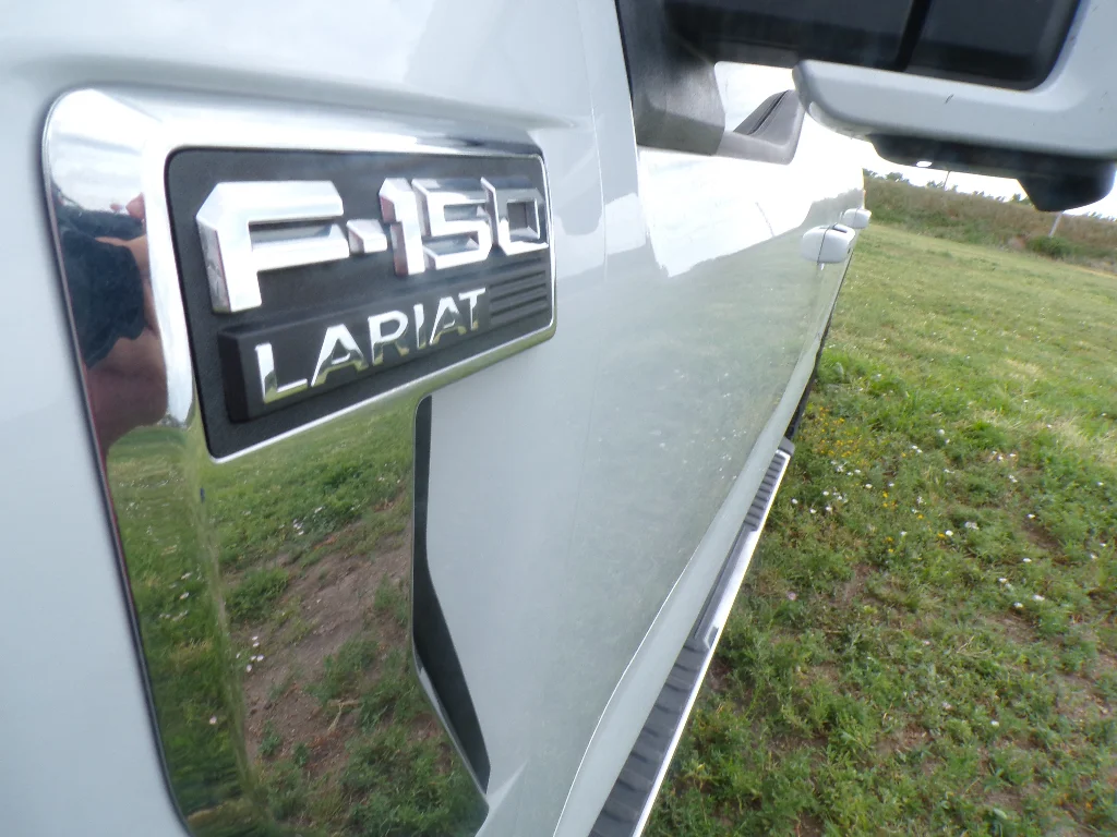 Used 2021 Space White Metallic Ford LARIAT image 9