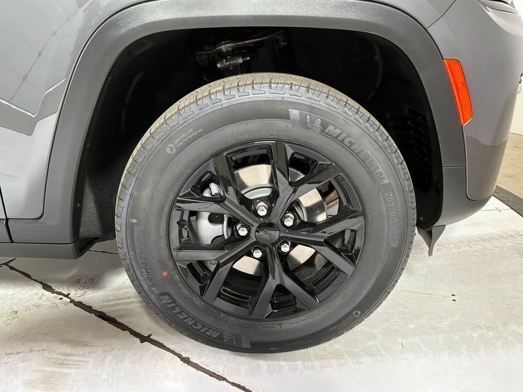 New 2026 Baltic Gray Metallic Clear-Coat Exterior Paint Jeep Altitude image 9