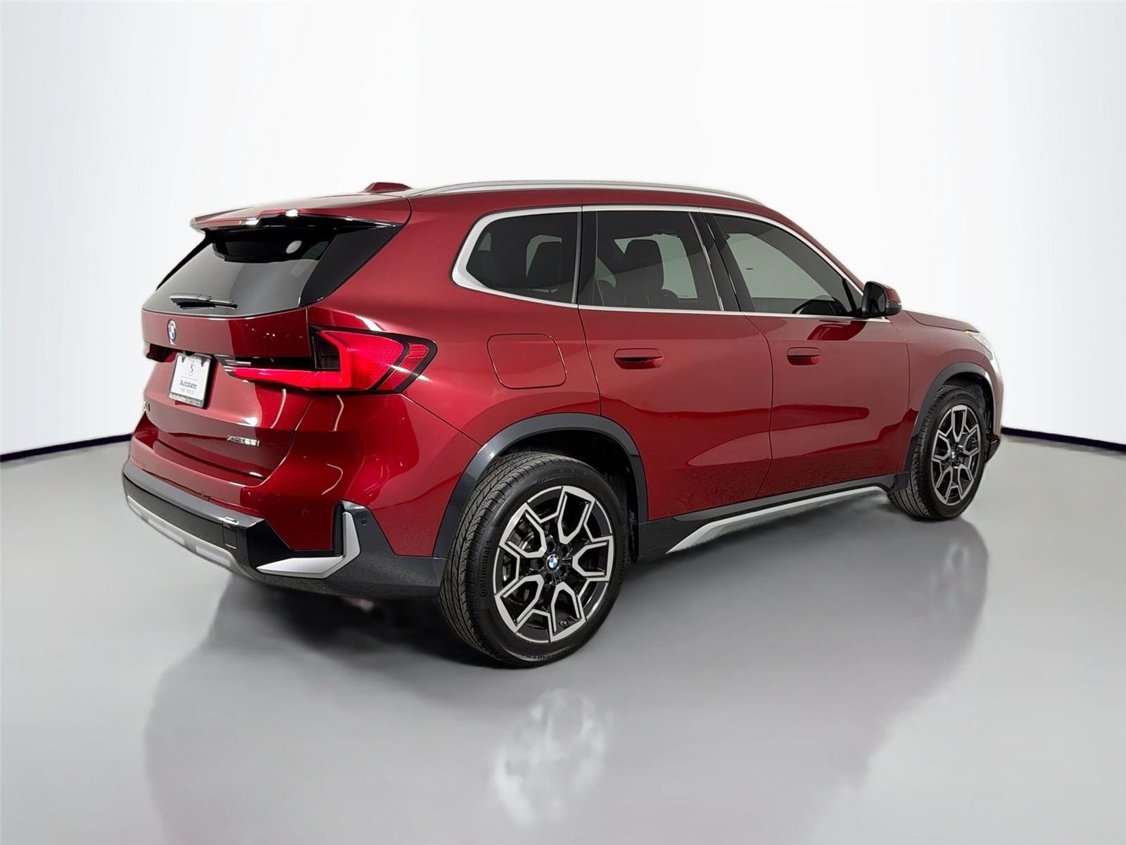 Used 2026 Vegas Red Metallic BMW xDrive28i image 5