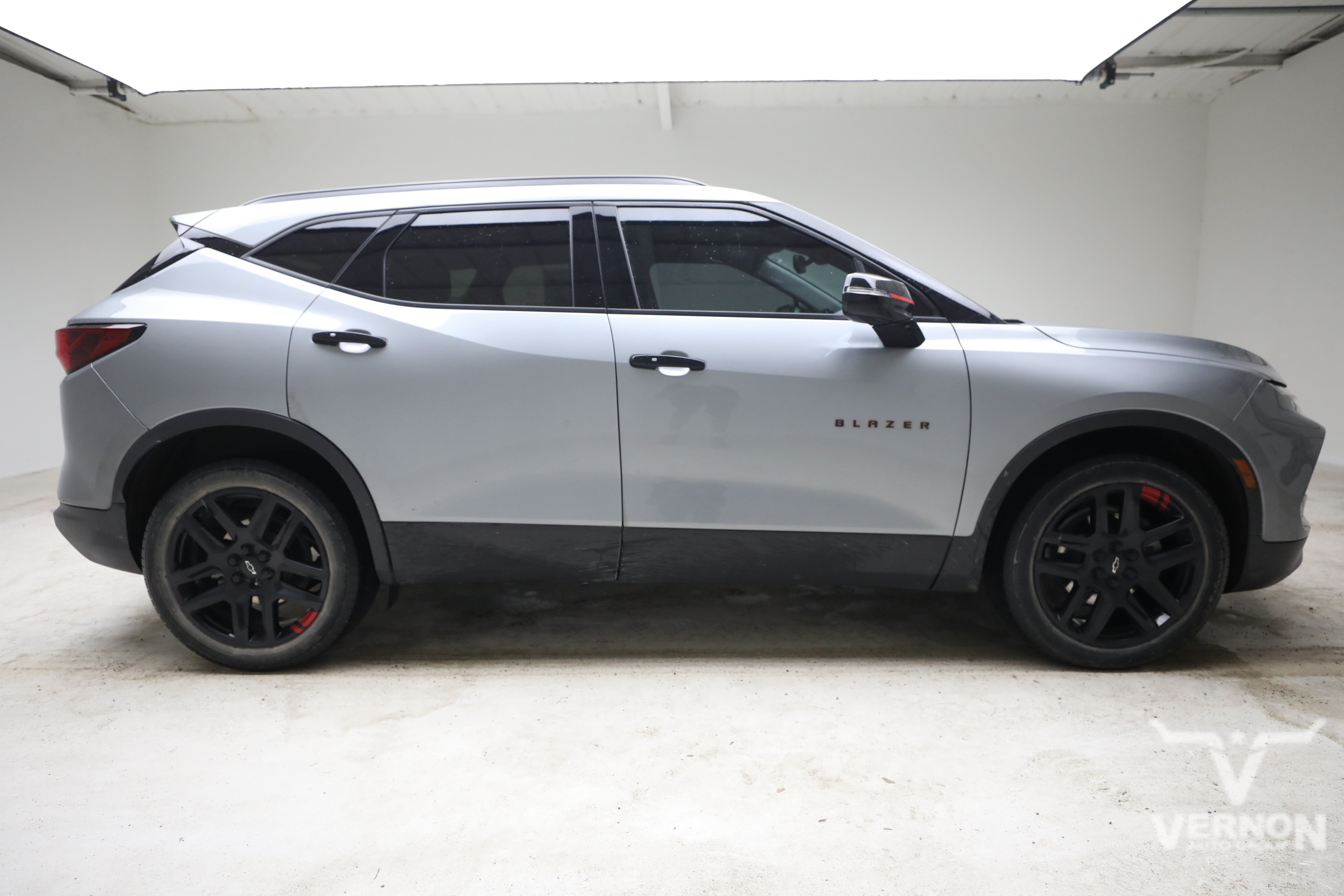 Used 2023 Sterling Gray Metallic Chevrolet Y image 5