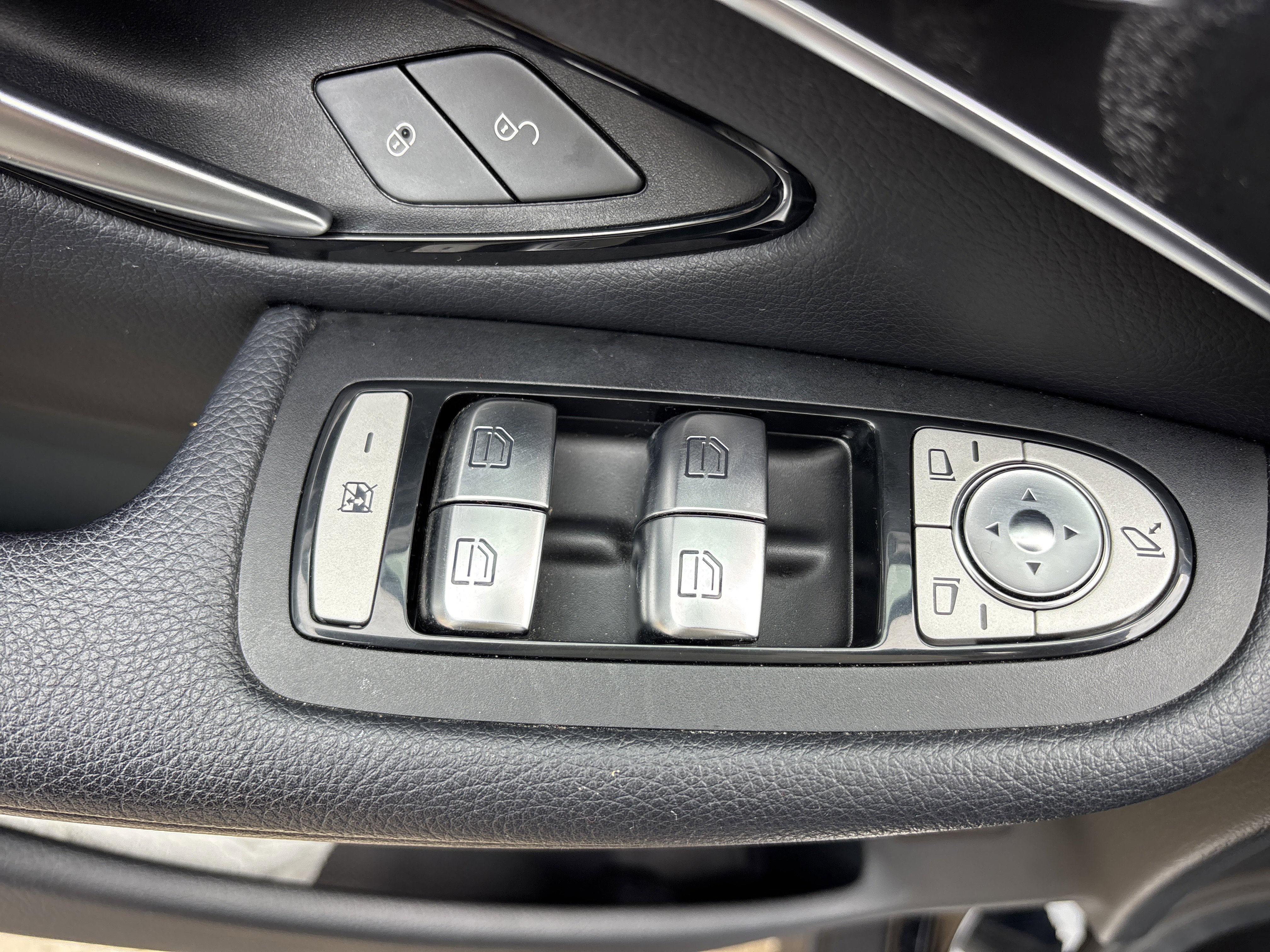 Used 2018 Black Mercedes-Benz GLC 300 4Matic image 22