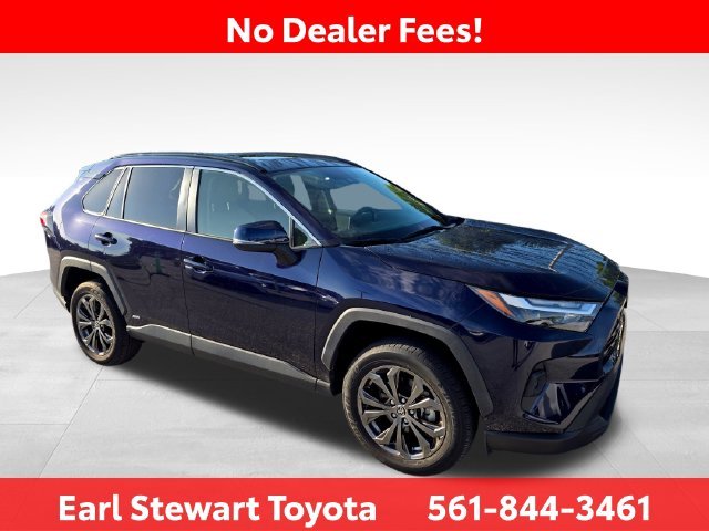 Certified Used 2024  Toyota XLE Premium image 2