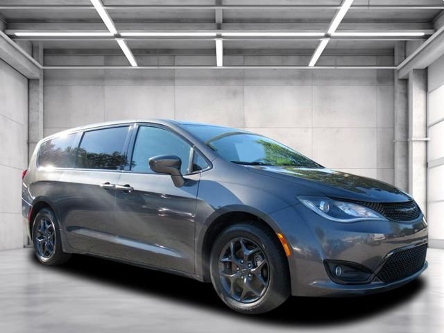 2018 Chrysler Pacifica Touring Plus's photo