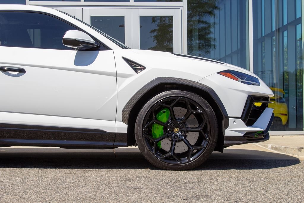 Used 2024 White Lamborghini Performante image 5