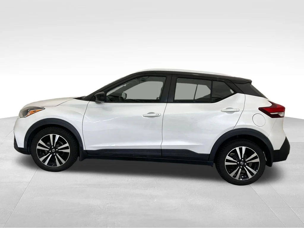 Used 2018 White Nissan SV image 2