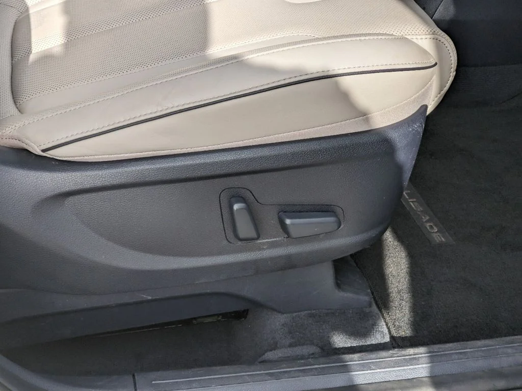 Used 2022 White Hyundai Limited AWD image 13
