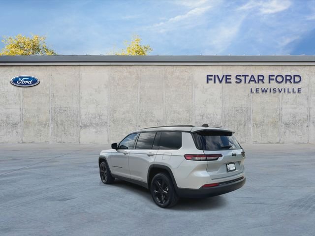 Used 2023 Silver Jeep Altitude image 6