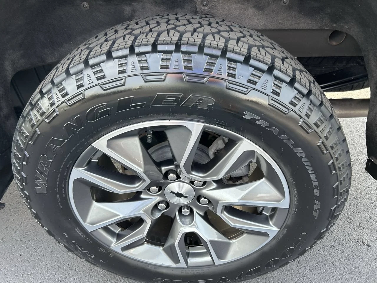 Used 2024 Summit White Chevrolet RST image 10