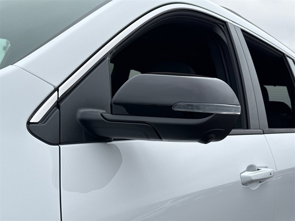 2026 GMC ACADIA - Image 11