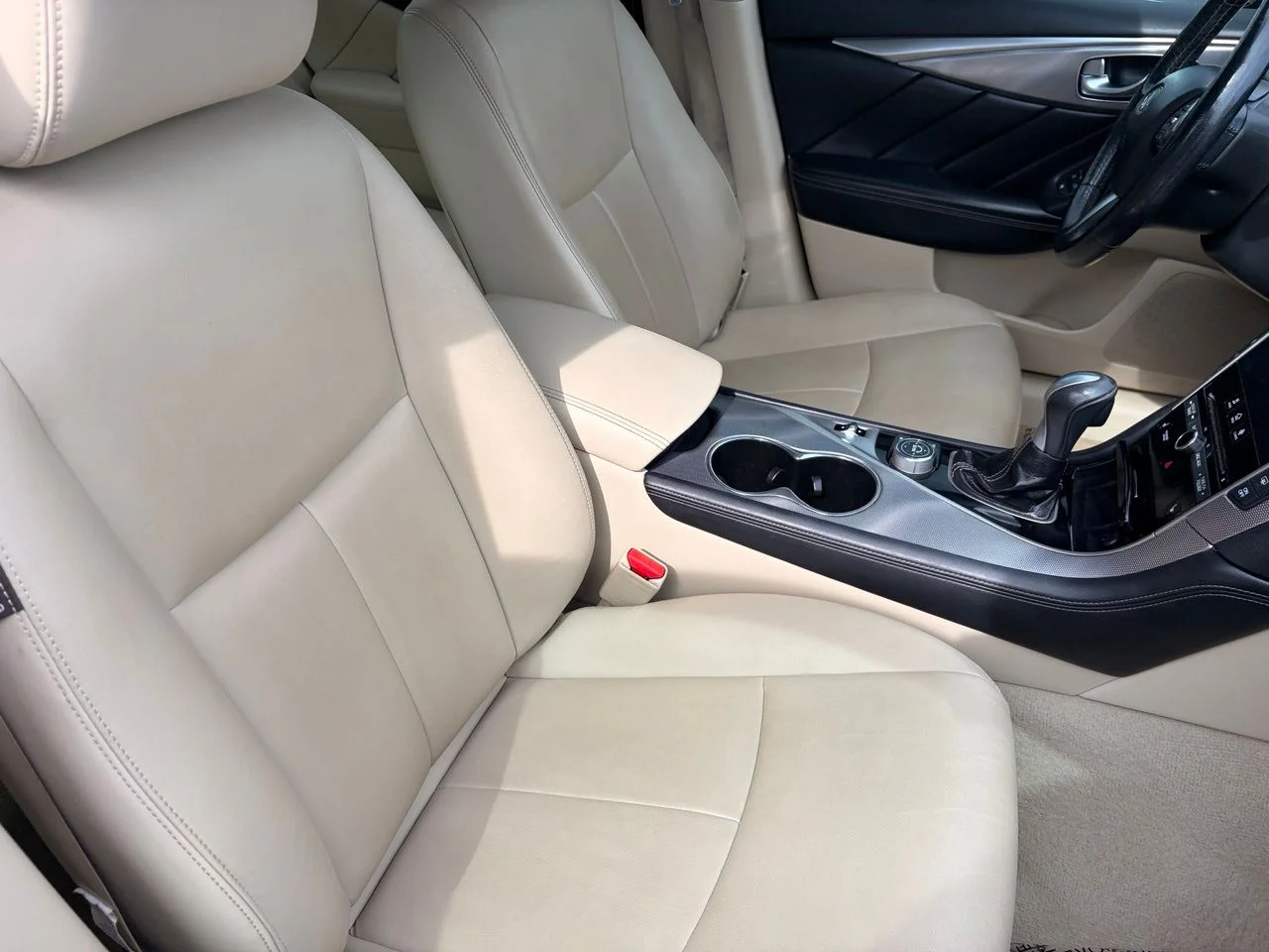 Used 2016 Majestic White INFINITI 3.0t Premium image 9