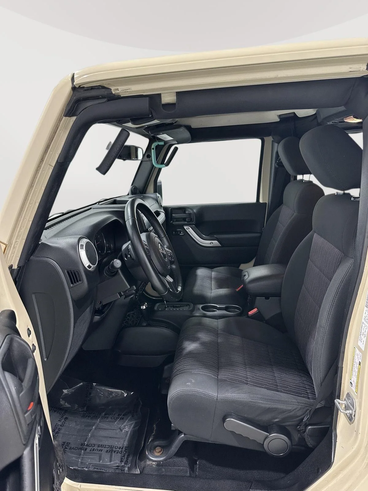 Used 2011 Tan Jeep Sahara image 9
