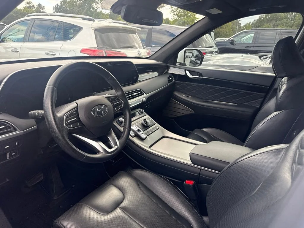 Used 2021 White Hyundai Calligraphy image 3