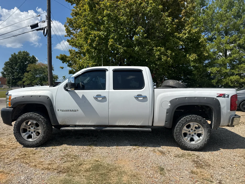 Used 2009 Summit White Chevrolet LT image 8