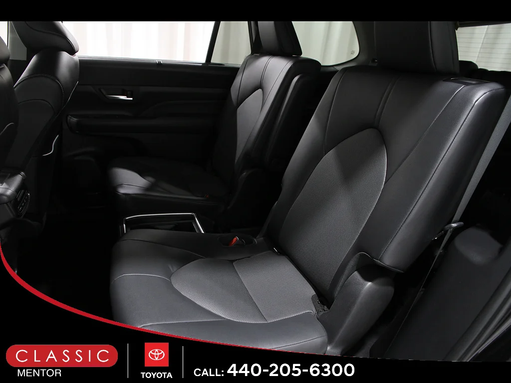 Used 2025 Midnight Black Metallic Toyota XLE image 19