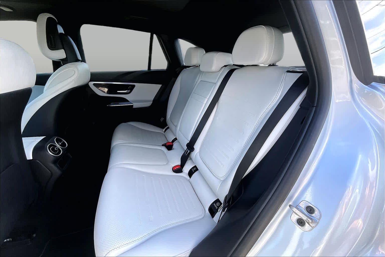 Used 2025 Cirrus Silver Metallic Mercedes-Benz GLC 300 image 21