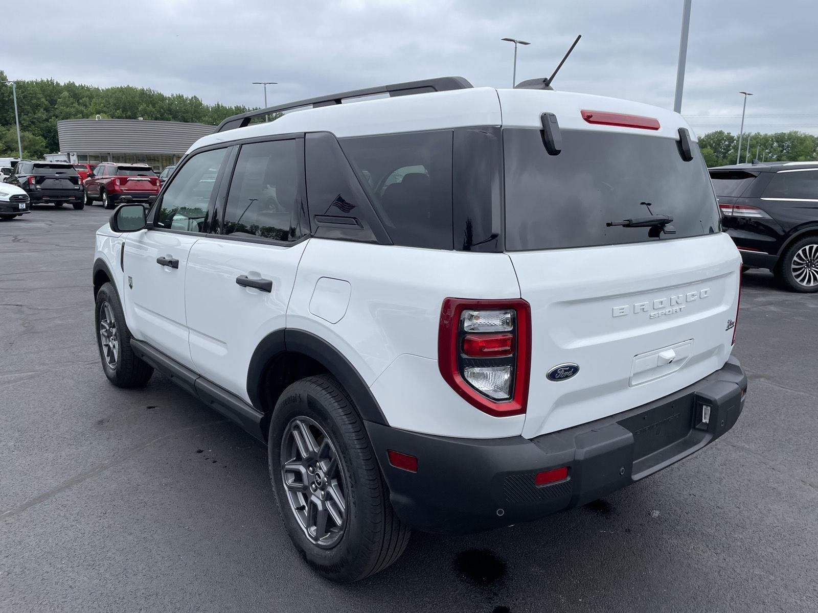 Used 2025  Ford Big Bend image 3