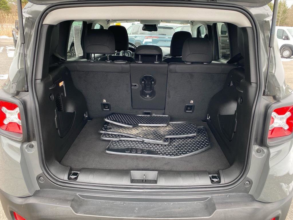 Used 2022 Sting-Gray Clearcoat Jeep Latitude image 24