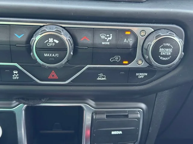 Certified Used 2022  Jeep Sport image 32