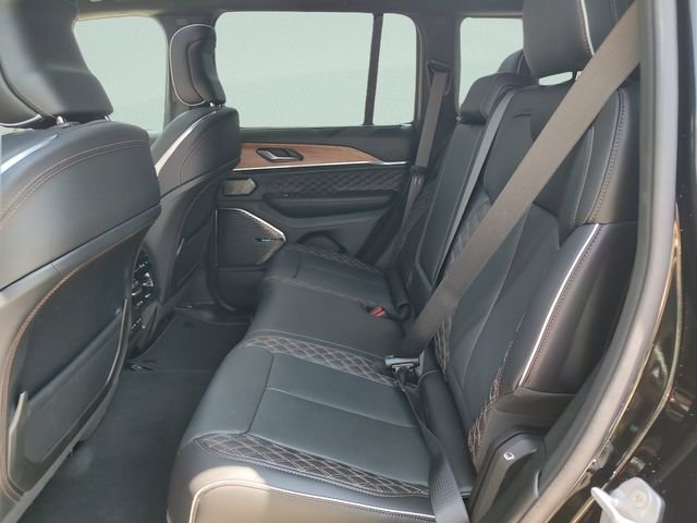 New 2026 Diamond Black Crystal Pearl-Coat Exterior Paint Jeep Summit image 29