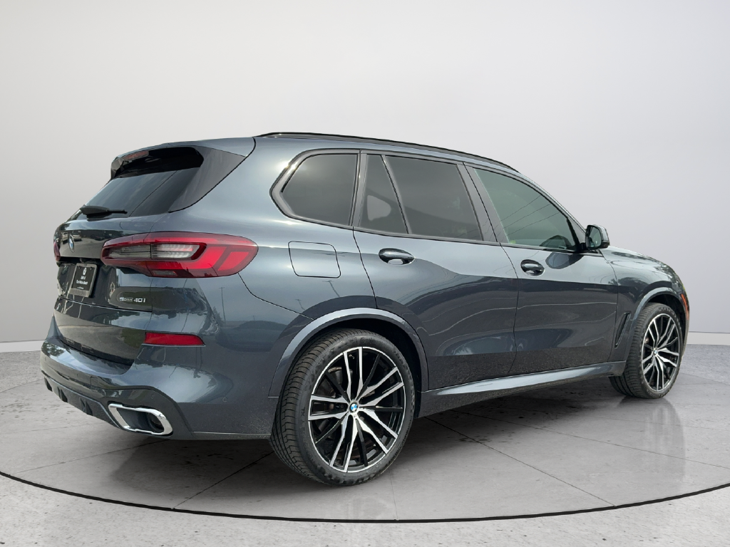 Used 2022 Gray BMW sDrive40i image 7
