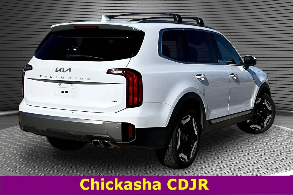Used 2025 White Kia S image 6