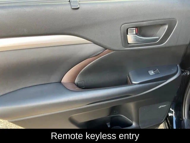 Used 2019 Black Toyota XLE image 18