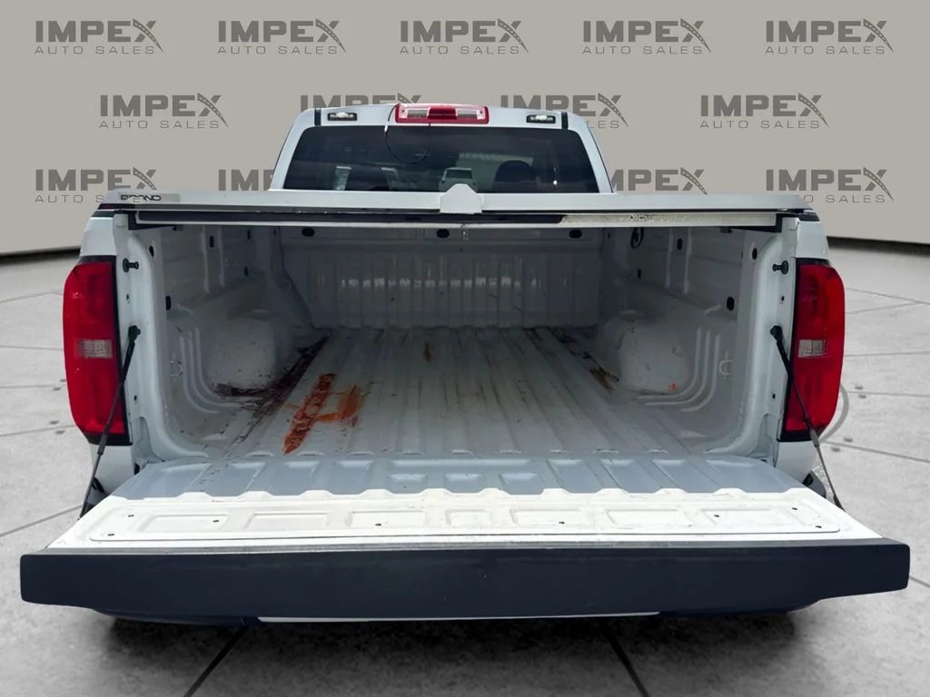 Used 2022 White Chevrolet LT image 21