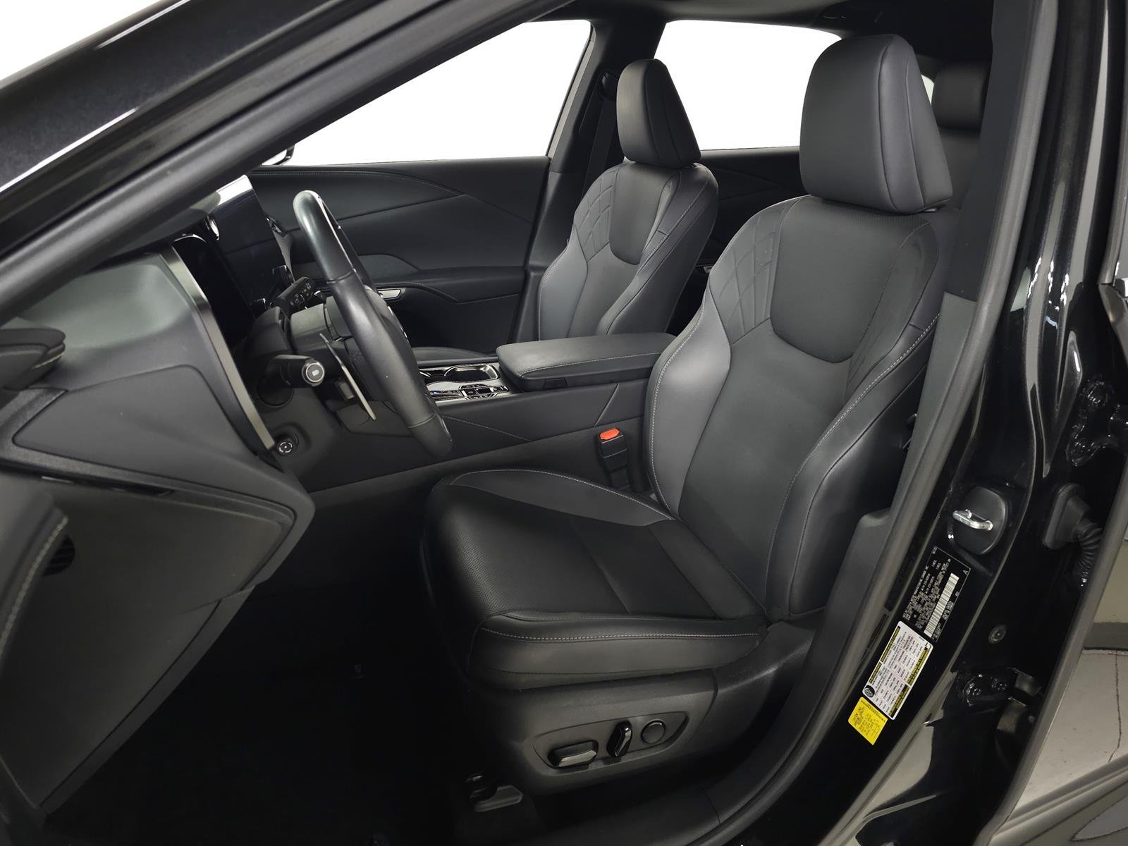 Certified Used 2024 Caviar Lexus PREMIUM image 18