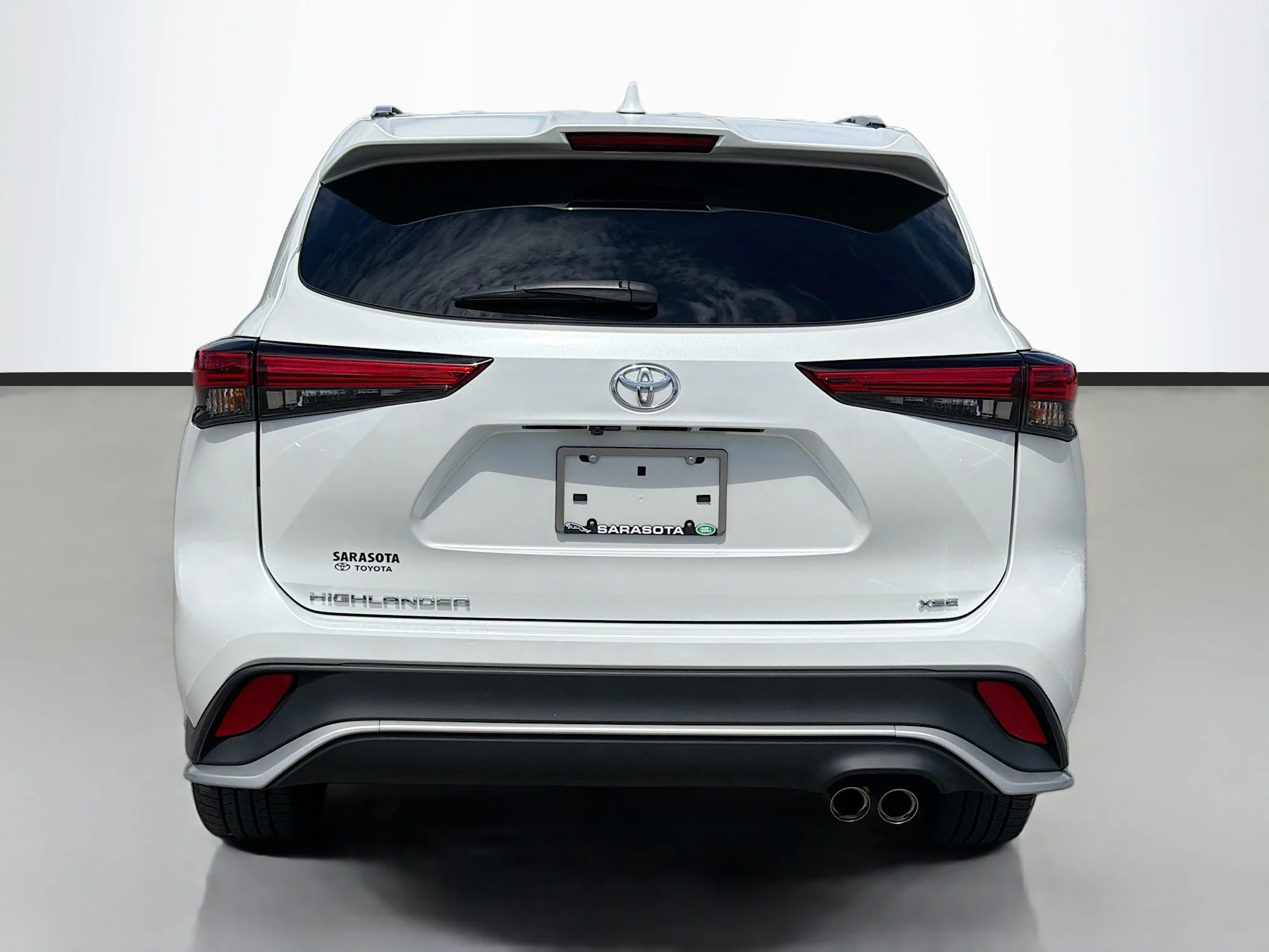 Used 2023 Pearl Toyota XSE image 4