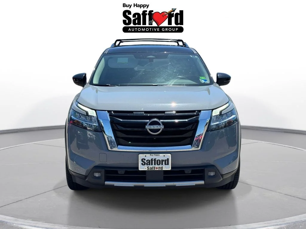 Used 2022 Gray Nissan SL image 7