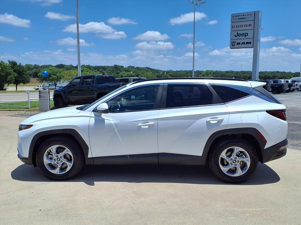 Used 2024 White Hyundai SEL image 4