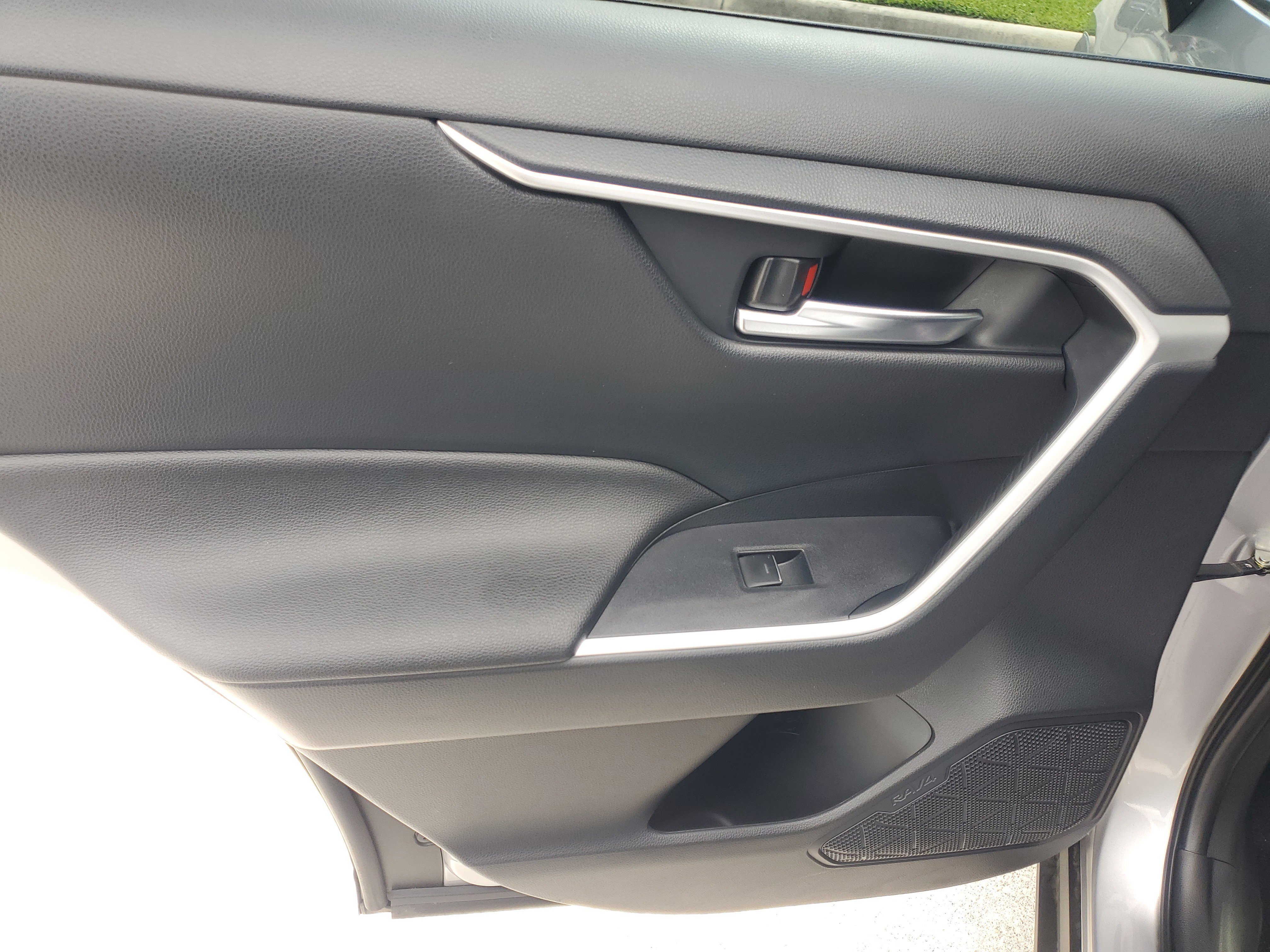 Certified Used 2024 Silver Sky Metallic Toyota Hybrid XLE Premium image 15