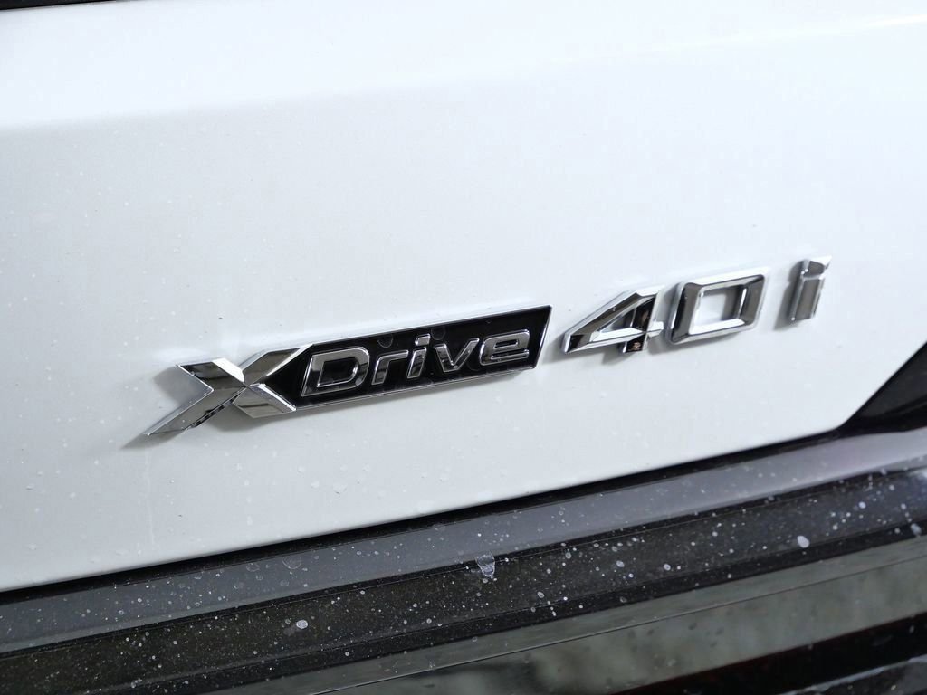 Used 2026 White BMW xDrive40i image 13
