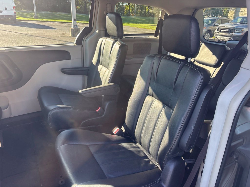 Used 2016 Beige Chrysler Touring-L image 15
