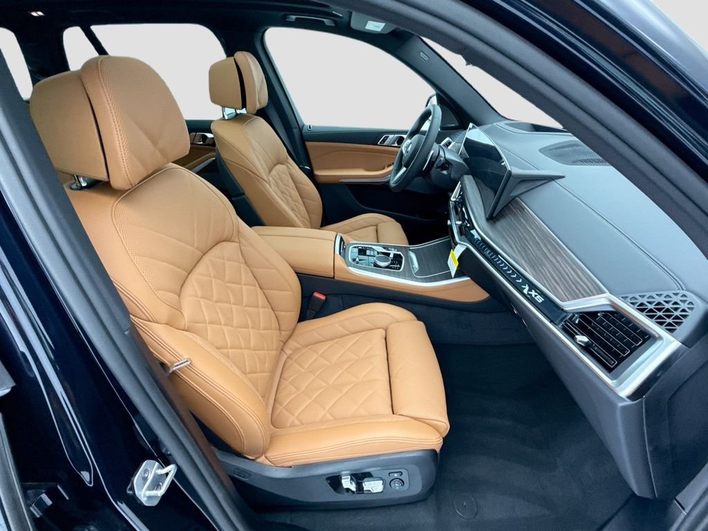 New 2026 Carbon Black Metallic BMW xDrive50e image 19