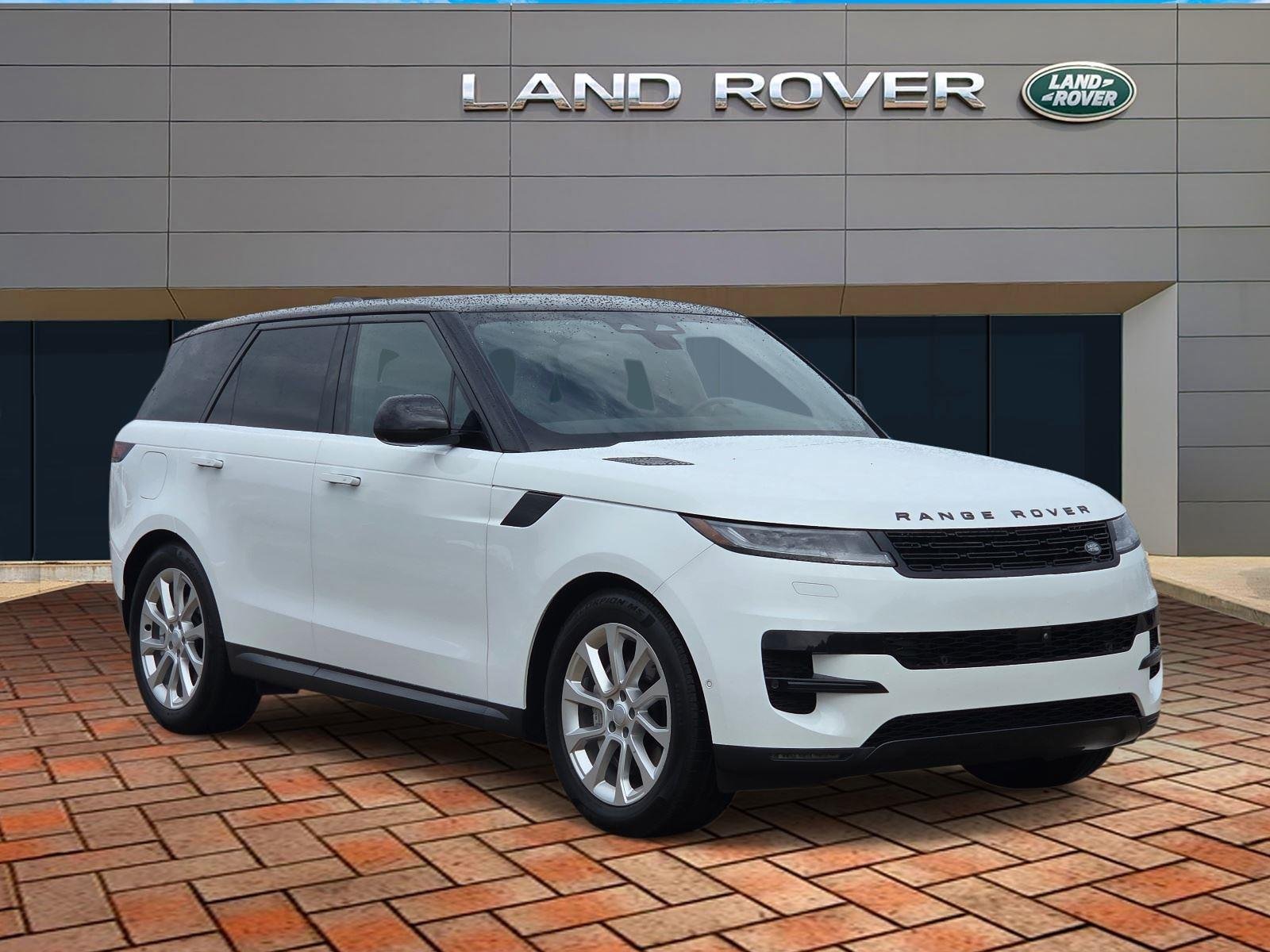 Used 2025 Fuji White Land Rover SE image 3
