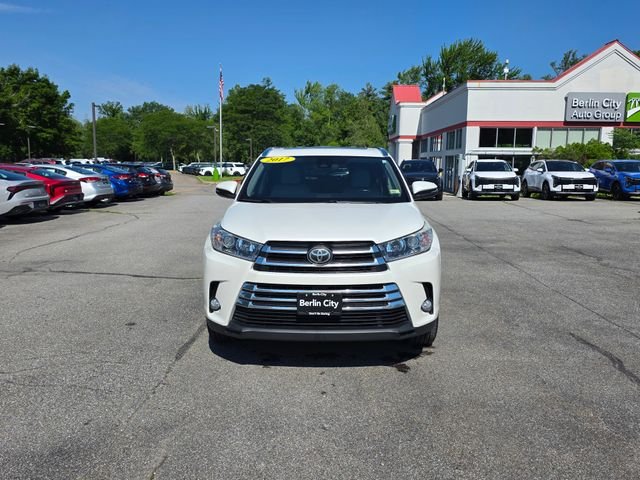 Used 2017 Blizzard Pearl Toyota Limited image 3