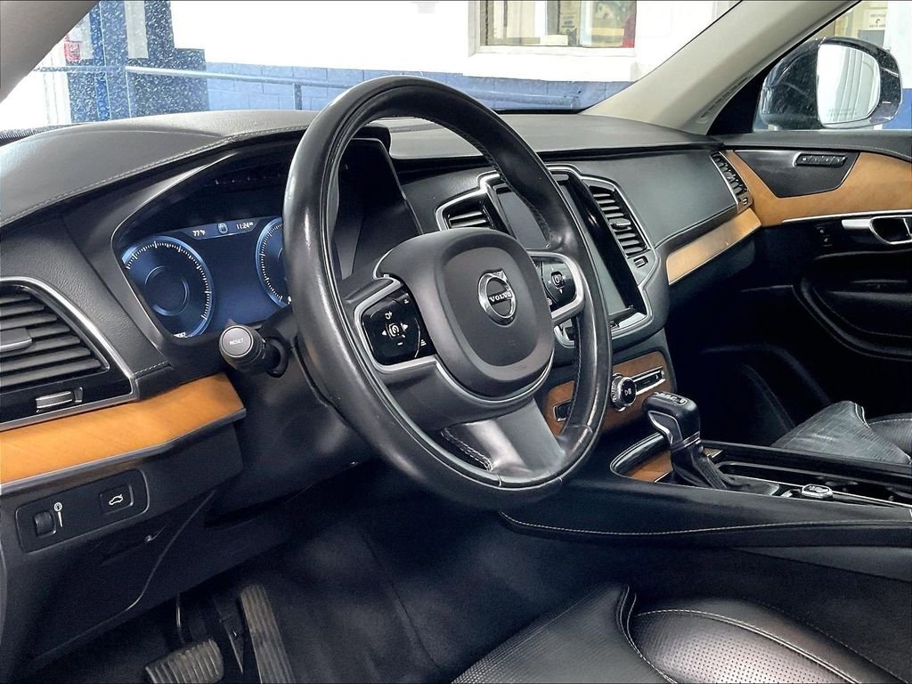 Used 2019 Blue Volvo T6 Inscription image 8