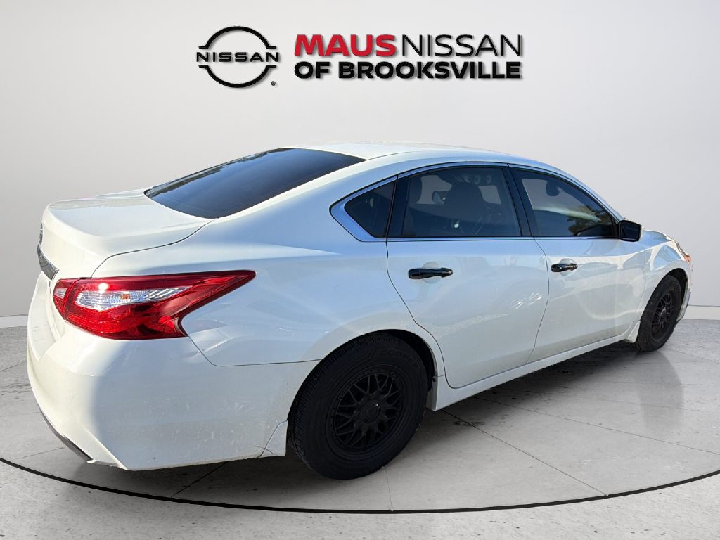 Used 2017 White Nissan 2.5 S image 10